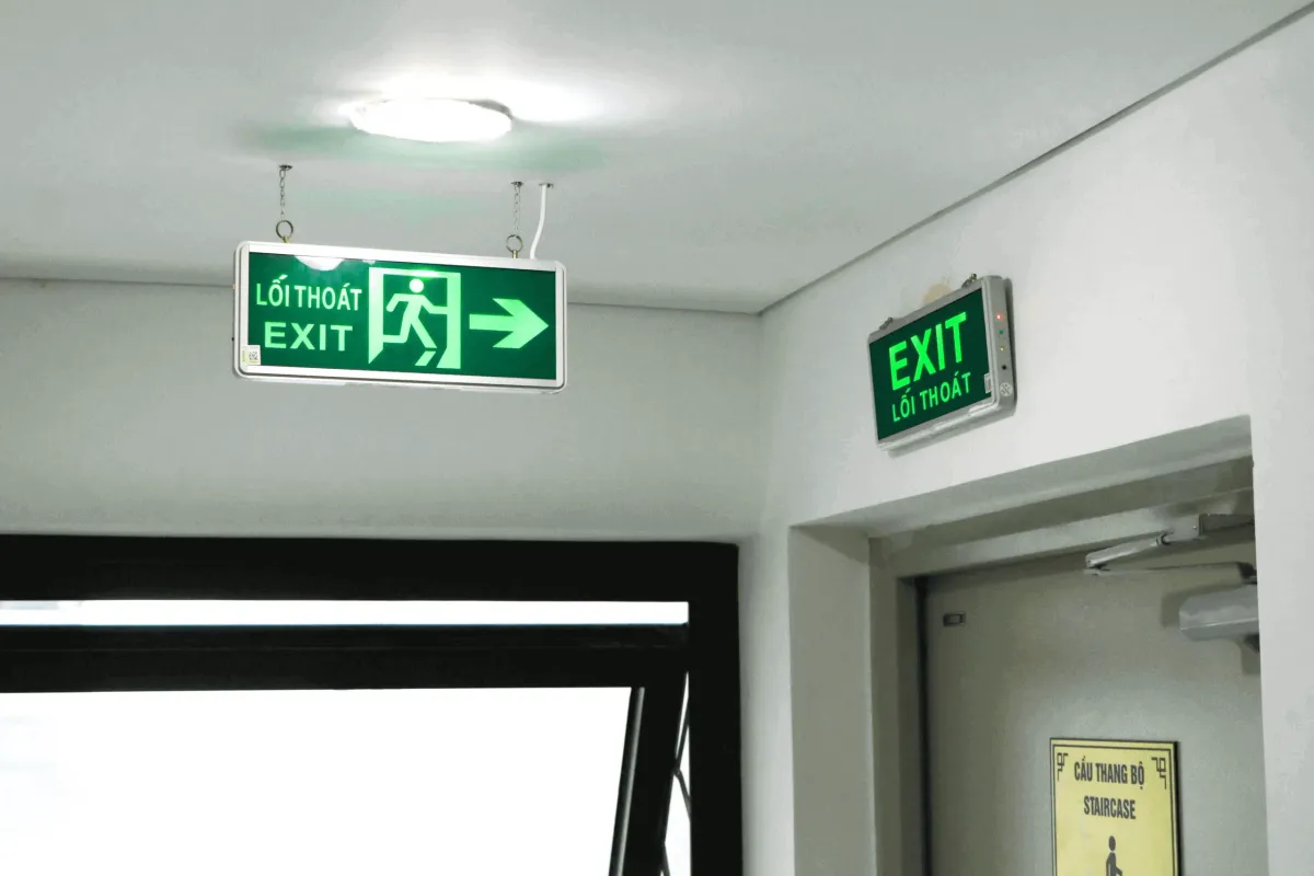 Đ&egrave;n exit 1 mặt