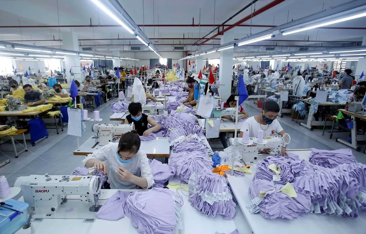 Nhà máy nên chọn loại công tắc nào cho từng khu vực?